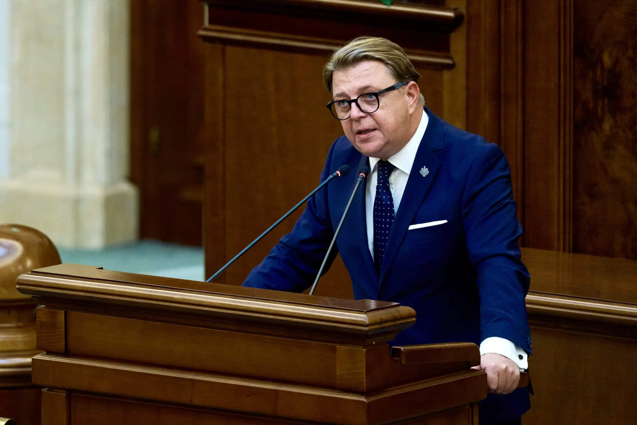 Declarația politică a senatorului AUR Cristian Vântu adresată premierului demis Ilie Bolojan privind criza… — rated ÎNȘELĂTOR