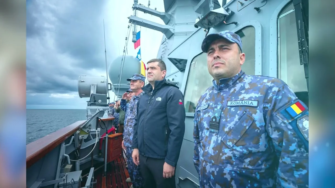 Articolul prezintă dezbaterea publică dintre ministrul interimar al Apărării, Radu Miruță, și generalul în… — rated ADEVĂRAT