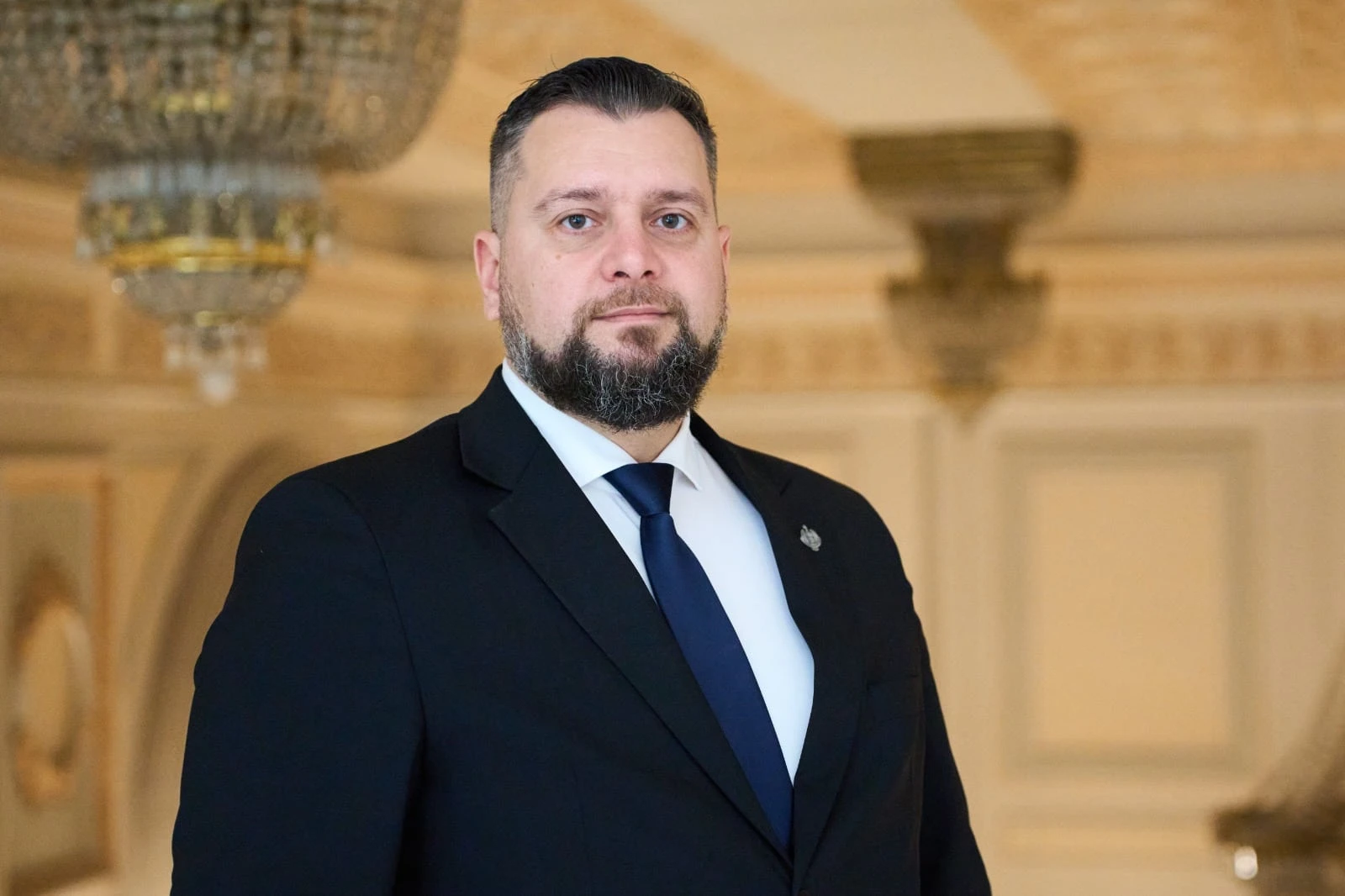 Declarațiile senatorului AUR Ștefan Geamănu și prezentarea din articol privind proiectul legii salarizării… — rated ÎNȘELĂTOR