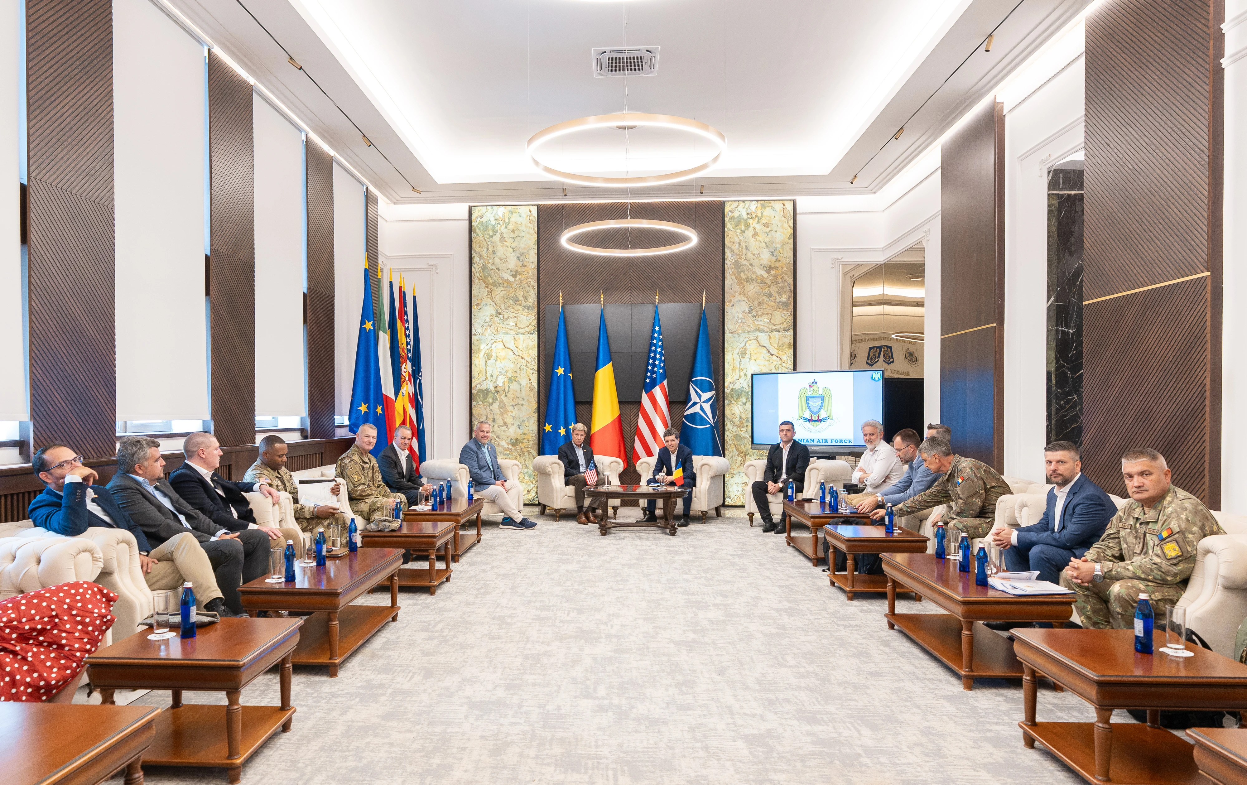 Articolul relatează întâlnirea oficială dintre președintele Nicușor Dan și delegația Congresului SUA cond… — verdict ADEVĂRAT