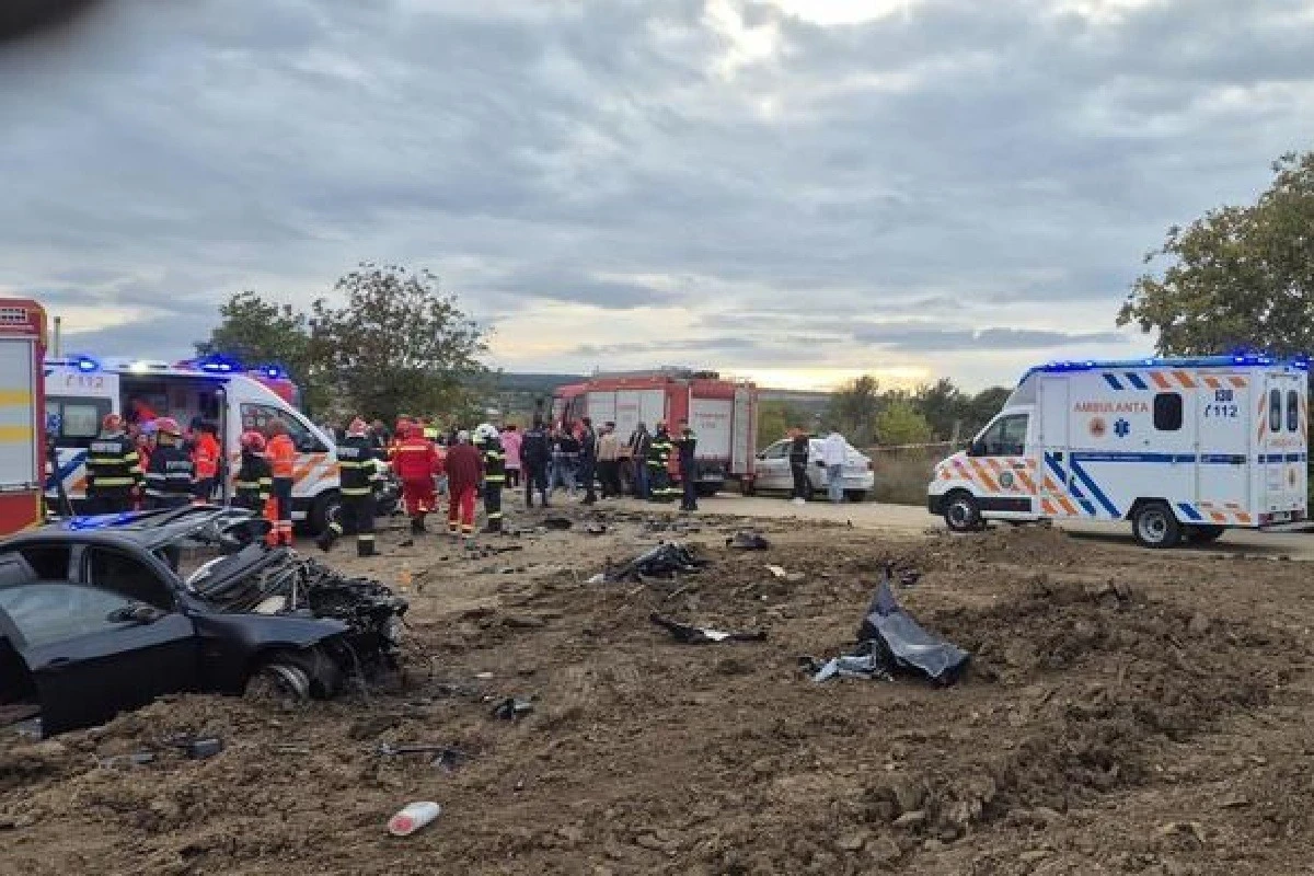 Trei persoane au murit într-un accident între un autoturism și un camion, în județul Iași