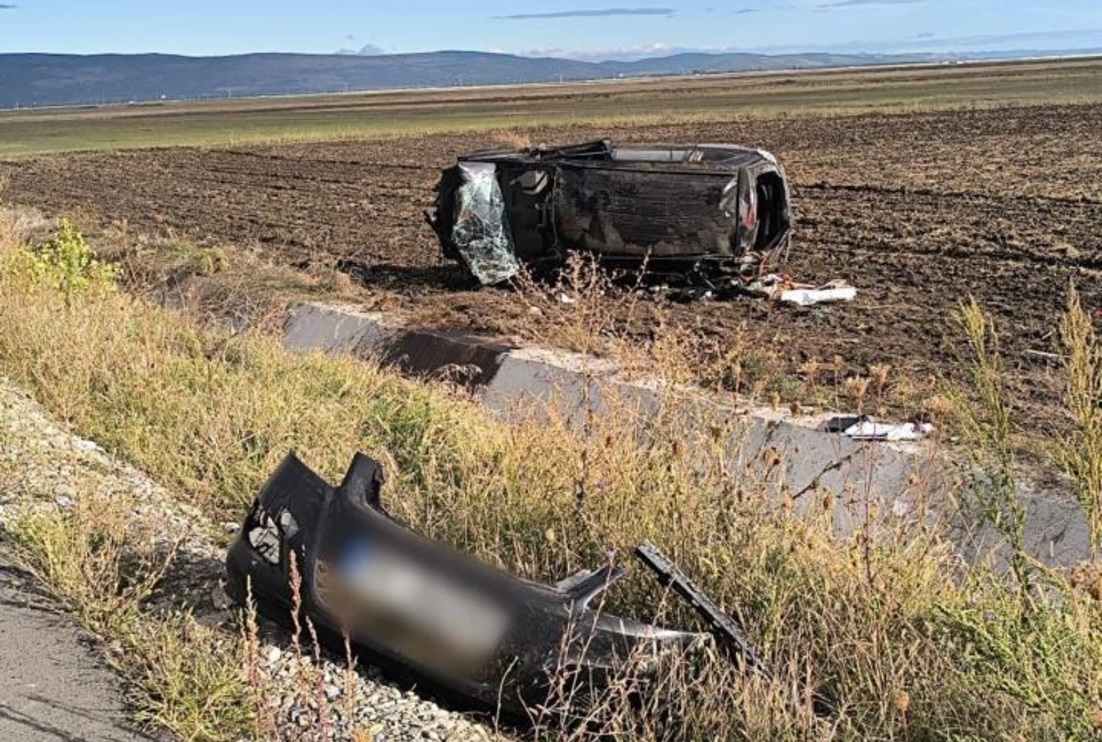 Accident pe DJ 203C, în județul Buzău. Șapte persoane au fost rănite, după ce o mașină s-a răsturnat în afara carosabilului