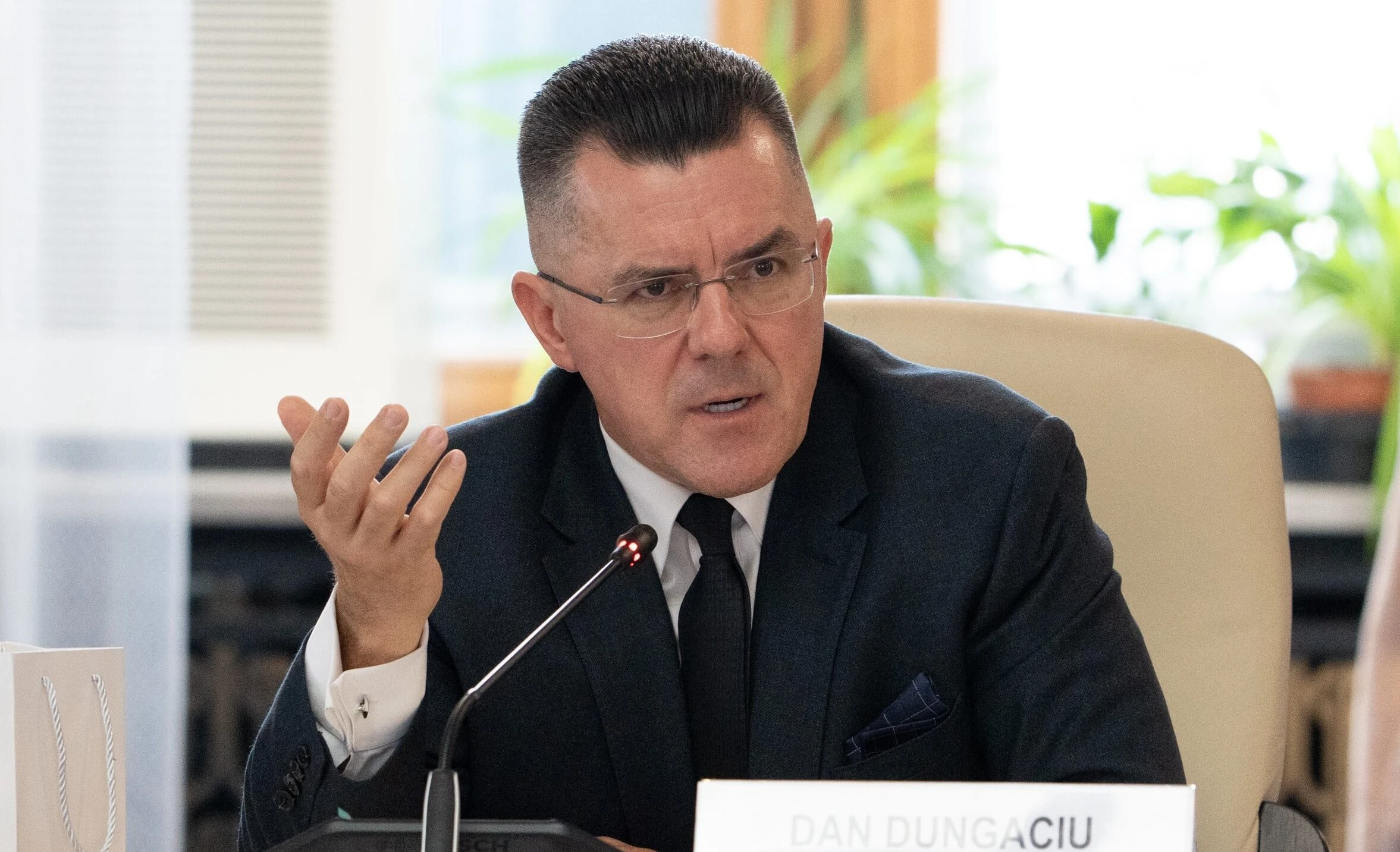 Declarațiile prim-vicepreședintelui AUR, Dan Dungaciu, referitoare la lipsa prezenței fizice a oficiali… — rated NECONCLUDENT