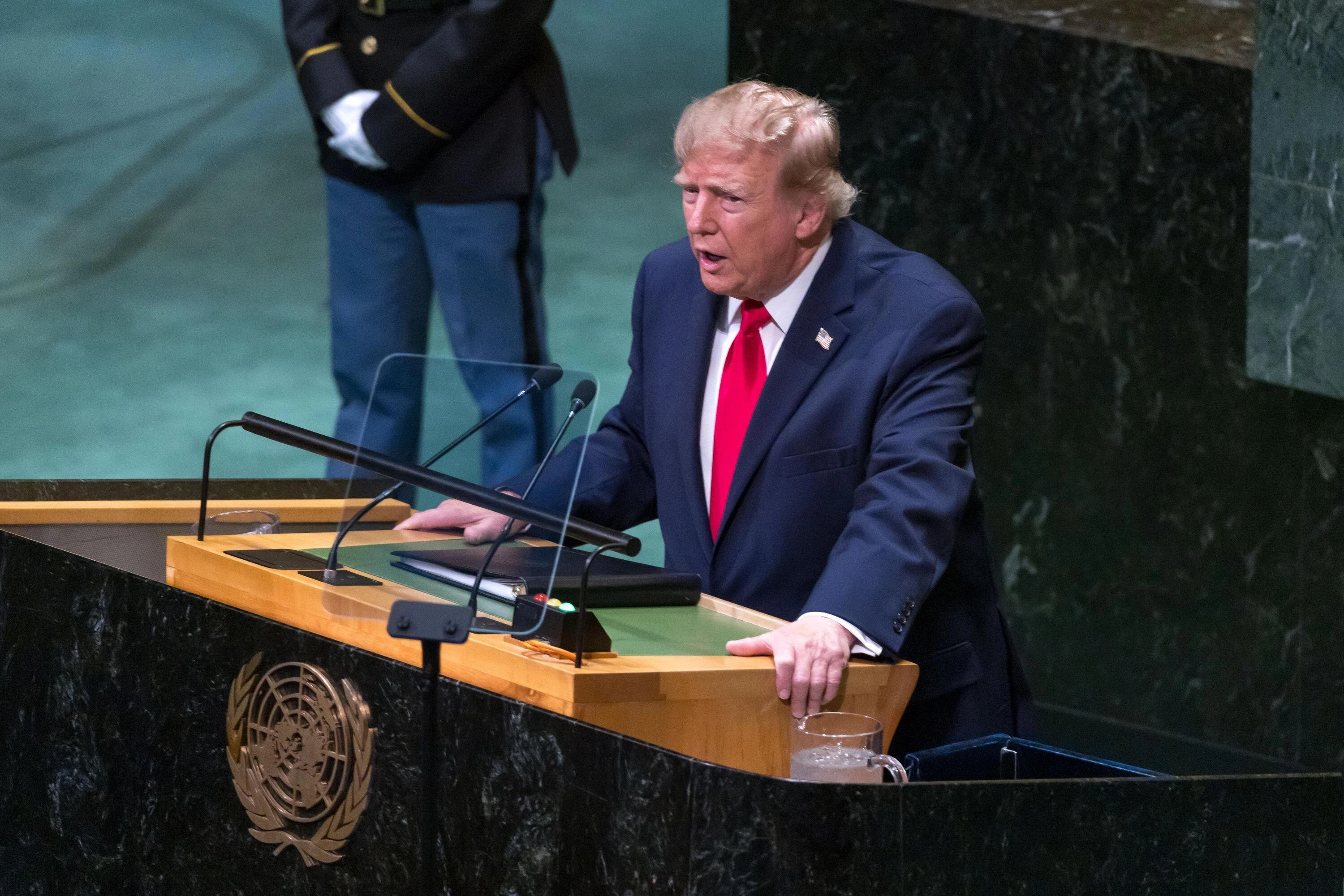 Trump pregătește o măsură care poate zgudui piața carburanților: SUA ar putea interzice exporturile de motorină timp de 90 de zile
