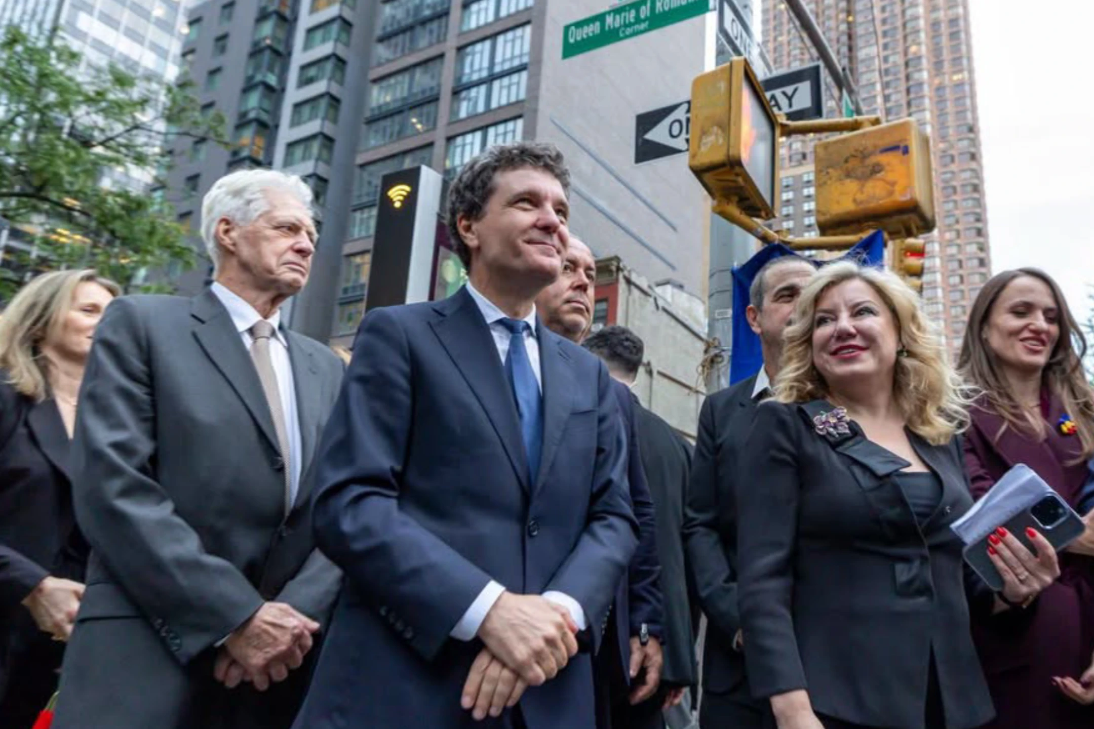 Relatarea privind vizita la New York a președintelui Nicușor Dan, participarea la inaugurarea „The Queen M… — rated ÎNȘELĂTOR