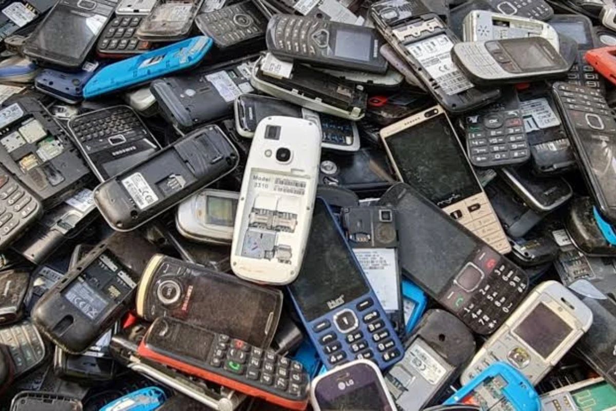 Anchetă EPPO privind vânzarea ca noi a peste un milion de telefoane second-hand