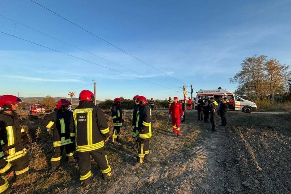 Doi adolescenți au murit după ce motocicleta lor a fost lovită de tren în Harghita