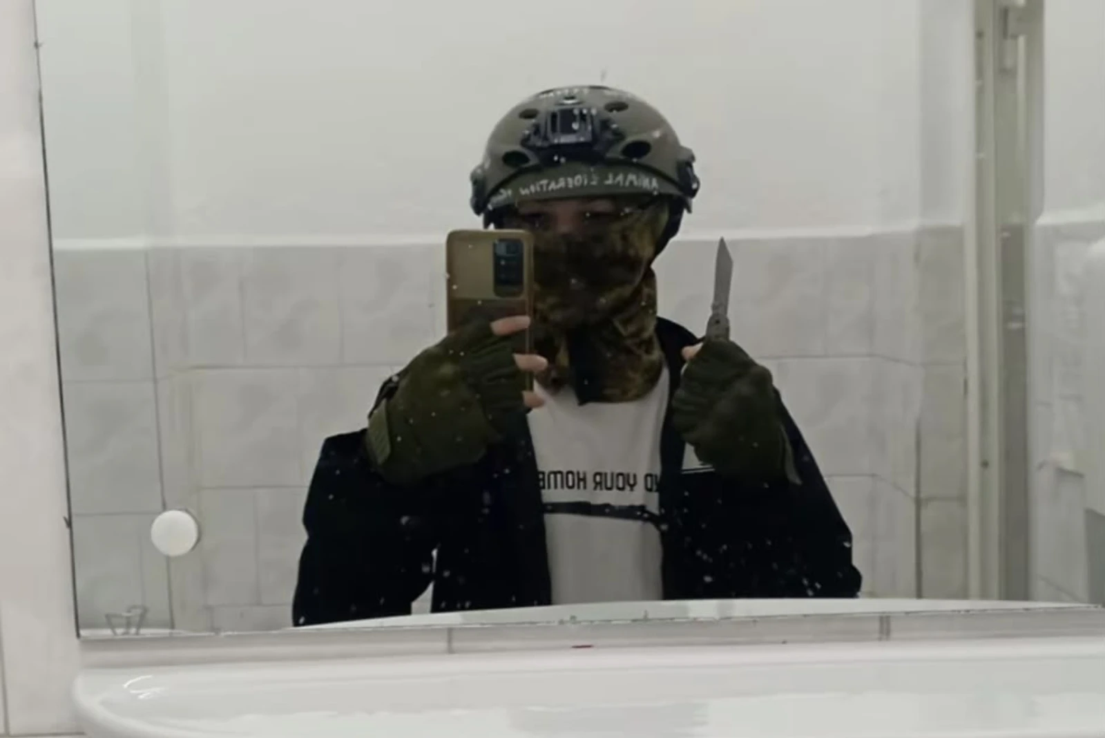Imagine asociată subiectului: Elev din Bistrița și-a anunțat pe TikTok atacul asupra unei profesoare și a unui coleg