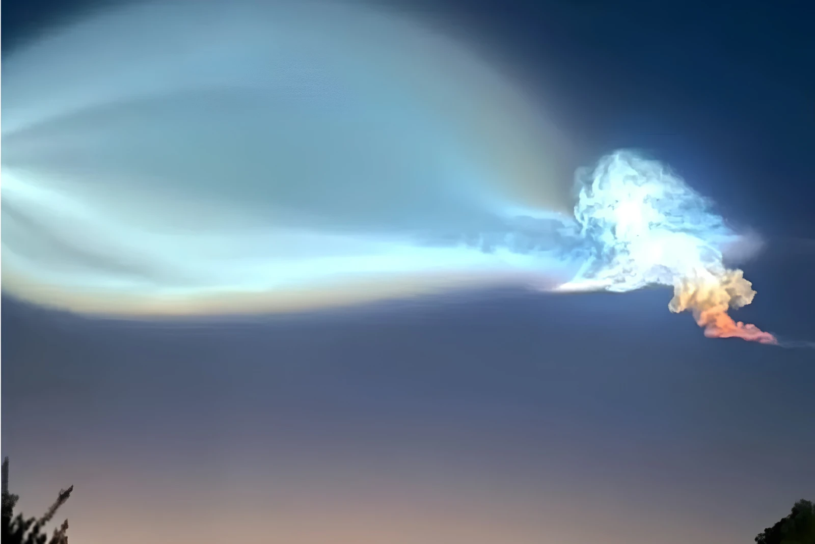 O „meduză spațială” a apărut pe cerul SUA după lansarea unei rachete SpaceX
